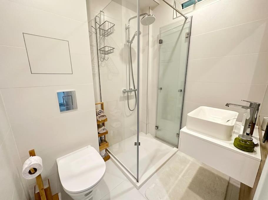 New Luxury Furnished Apartment - Beach, Varna Center & Fast Wi-Fi Экстерьер фото