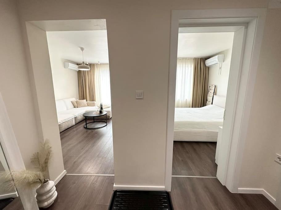New Luxury Furnished Apartment - Beach, Varna Center & Fast Wi-Fi Экстерьер фото