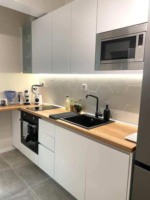 New Luxury Furnished Apartment - Beach, Varna Center & Fast Wi-Fi Экстерьер фото